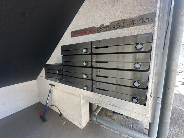 物件外観写真4　(エントランス部分)