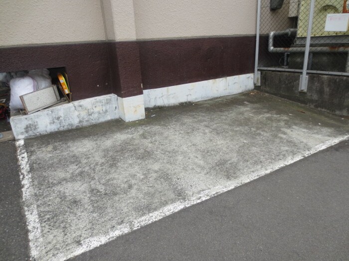 物件外観写真5　(駐車場)