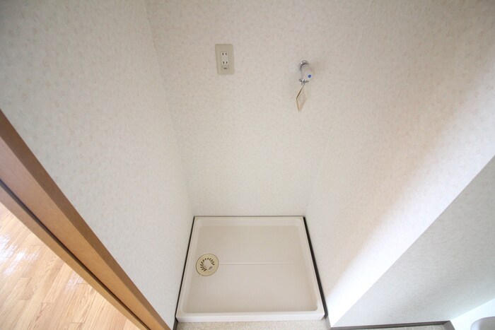 物件内観写真12　(洗濯機置場)