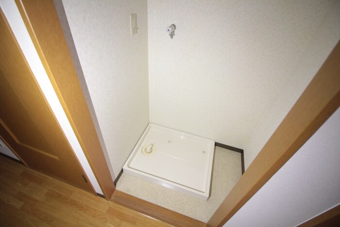 物件内観写真12　(洗濯機置場)