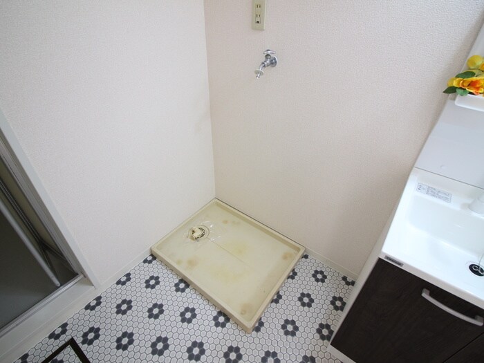 物件内観写真13　(洗濯機置場)