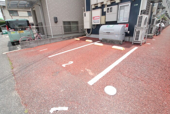 物件外観写真5　(駐車場)