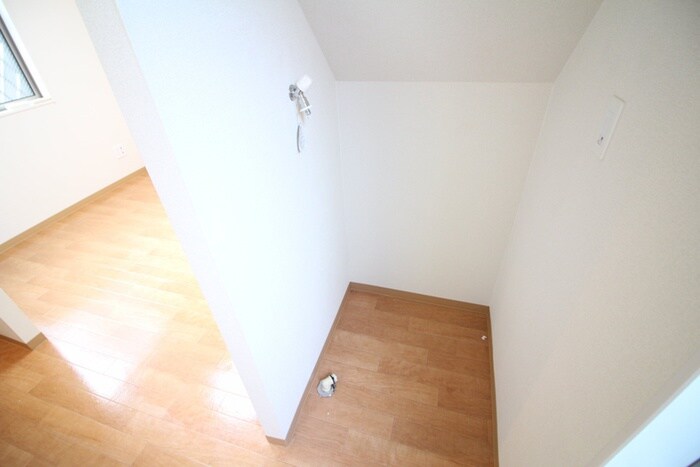 物件内観写真14　(洗濯機置場)