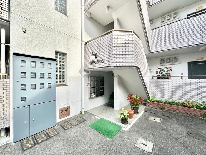 物件外観写真5　(エントランス部分)