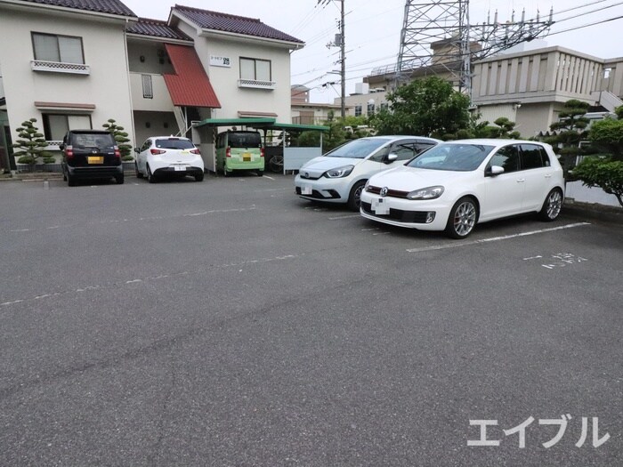 物件外観写真2　(駐車場)