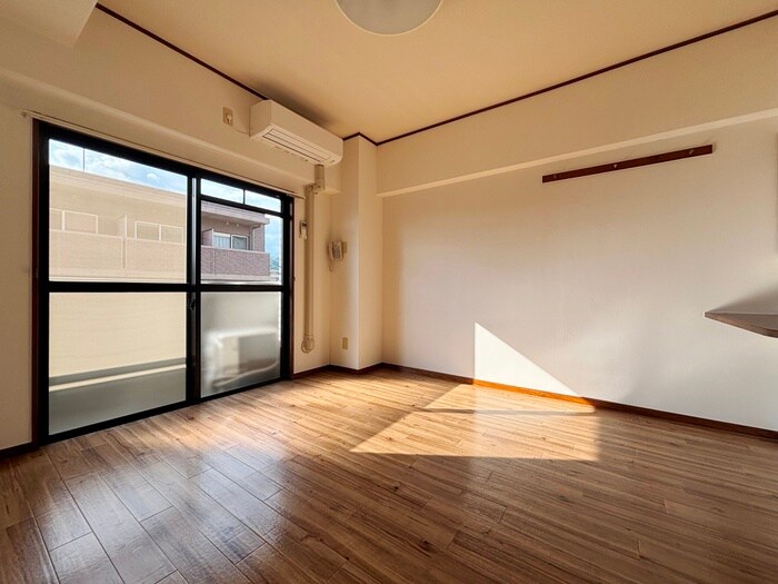 物件内観写真3　(居室)