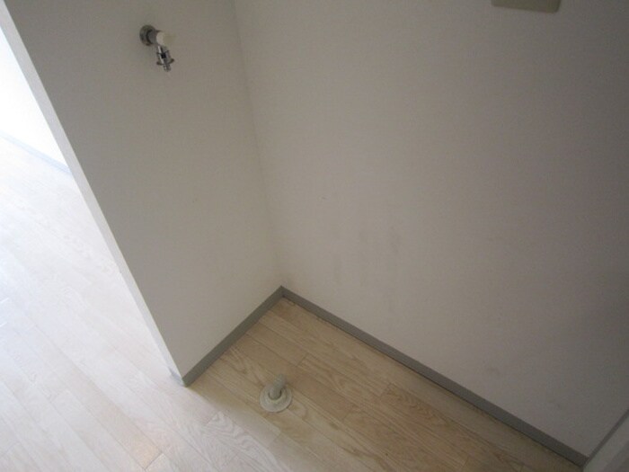 物件内観写真10　(洗濯機置場)