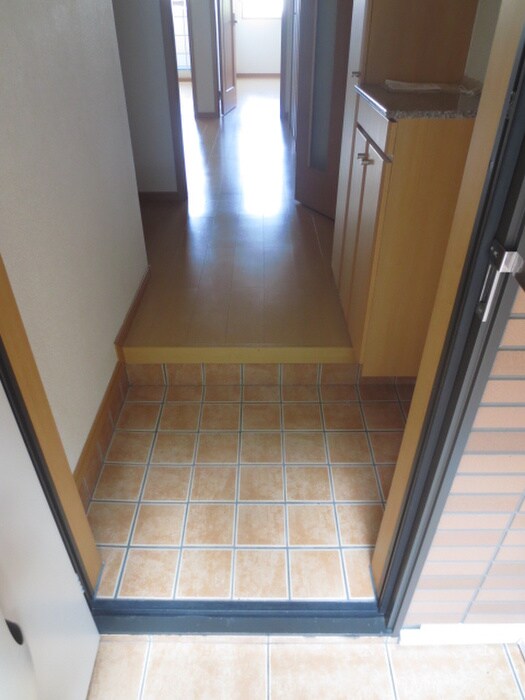 物件内観写真16　(玄関)