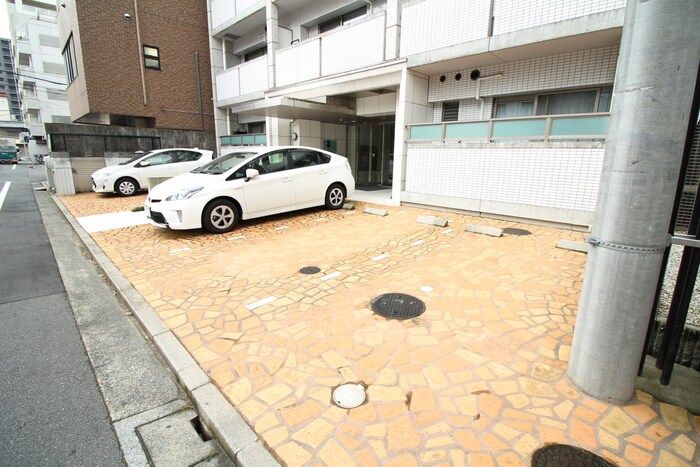 物件外観写真3　(駐車場)