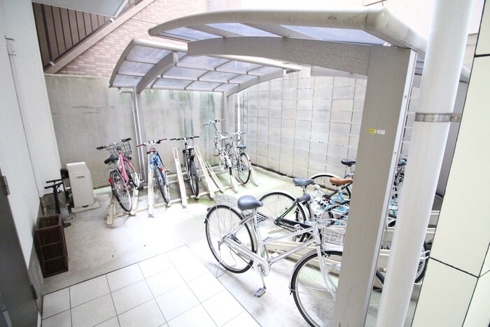 物件外観写真4　(駐輪場)