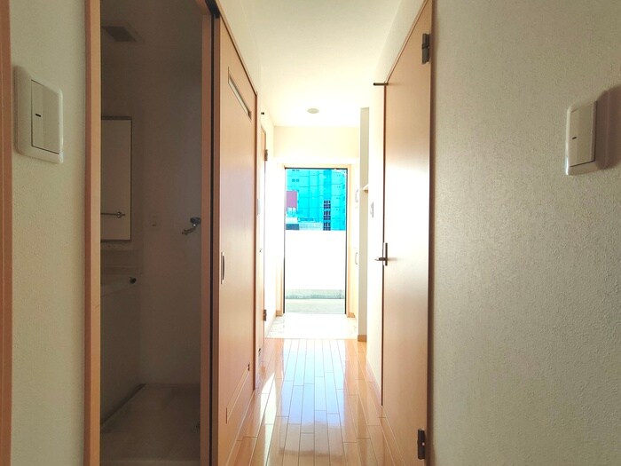 物件内観写真22　(玄関)