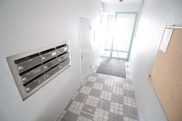 物件外観写真2　(エントランス部分)