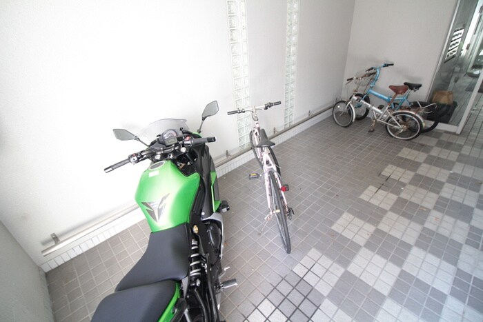 物件外観写真3　(駐輪場)