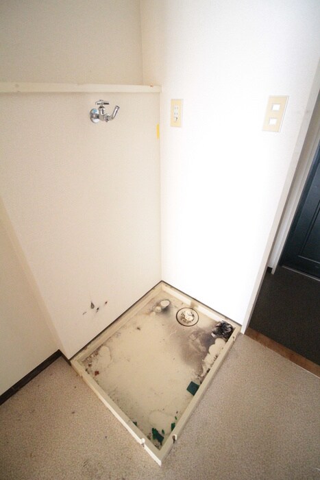 物件内観写真11　(洗濯機置場)