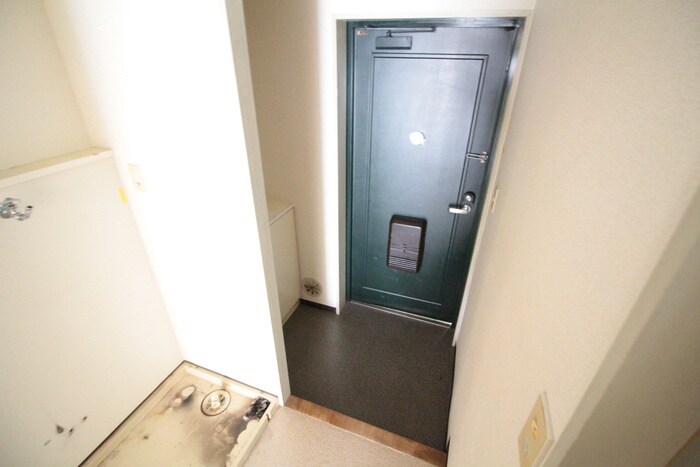 物件内観写真13　(玄関)