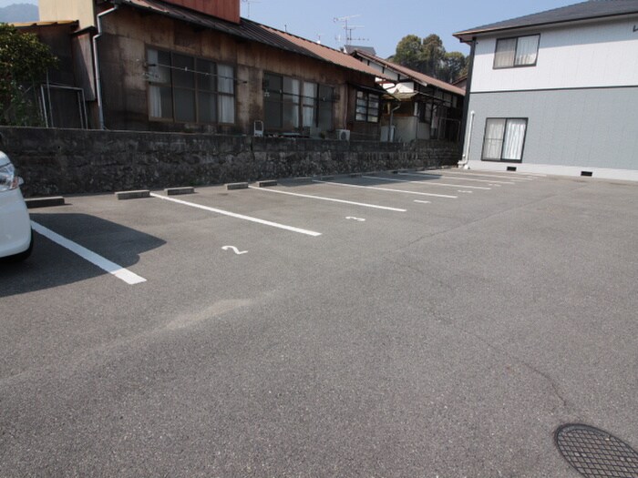 物件外観写真3　(駐車場)