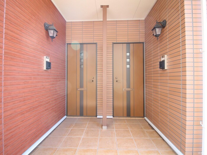 物件外観写真4　(エントランス部分)