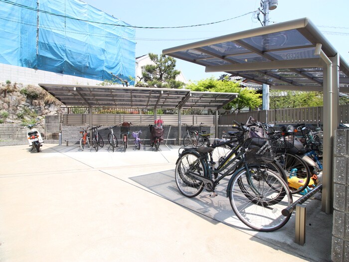 物件外観写真4　(駐輪場)