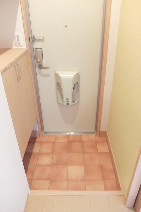 物件内観写真10　(玄関)