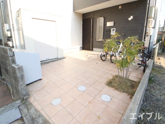 物件外観写真6　(エントランス部分)