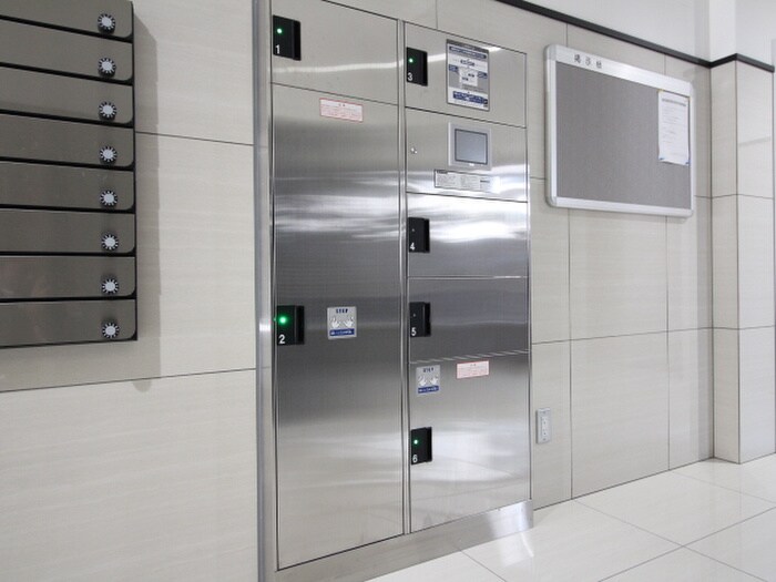 物件外観写真3　(エントランス部分)