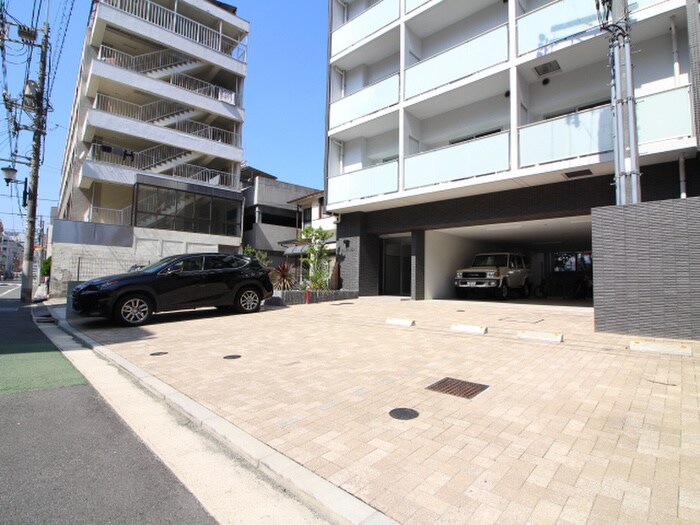 物件外観写真4　(駐車場)