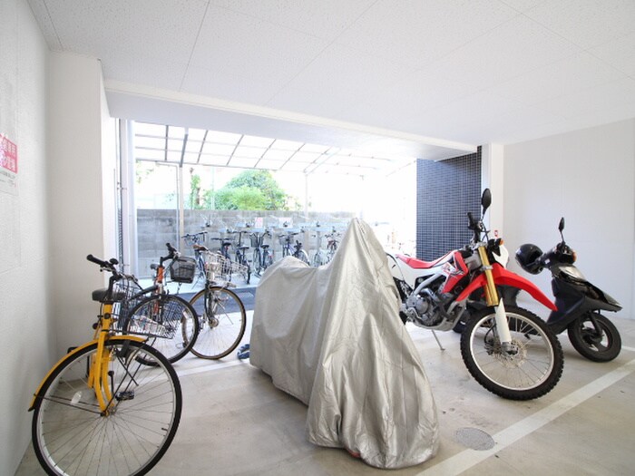 物件外観写真5　(駐輪場)