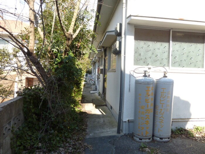 物件外観写真3　(エントランス部分)