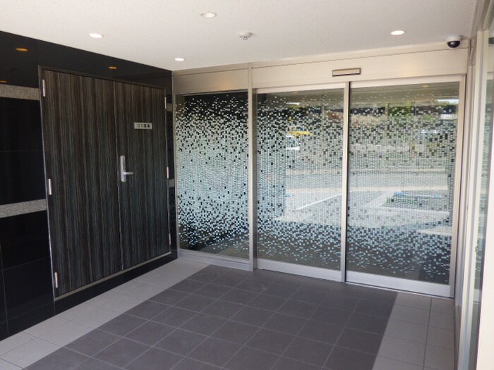 物件外観写真5　(エントランス部分)