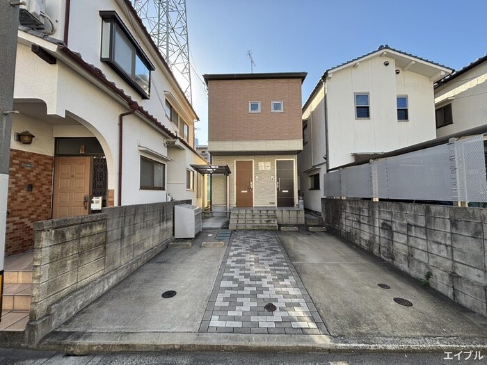 物件外観写真3　(駐車場)