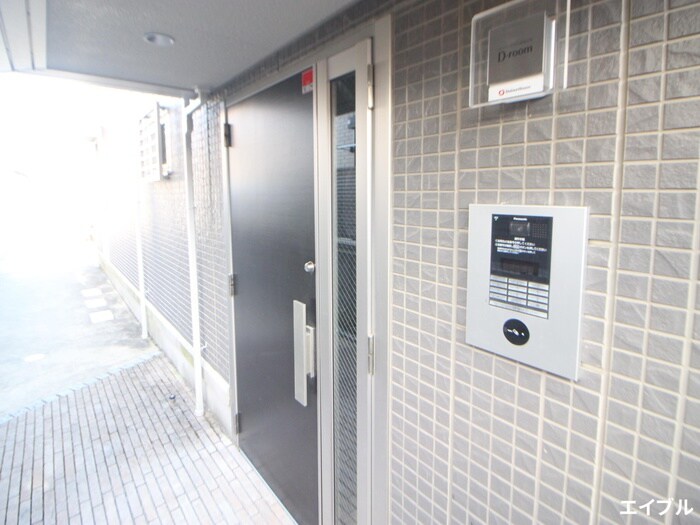 物件外観写真6　(エントランス部分)