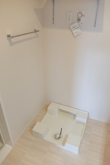 物件内観写真12　(洗濯機置場)