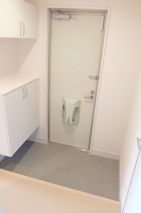 物件内観写真16　(玄関)
