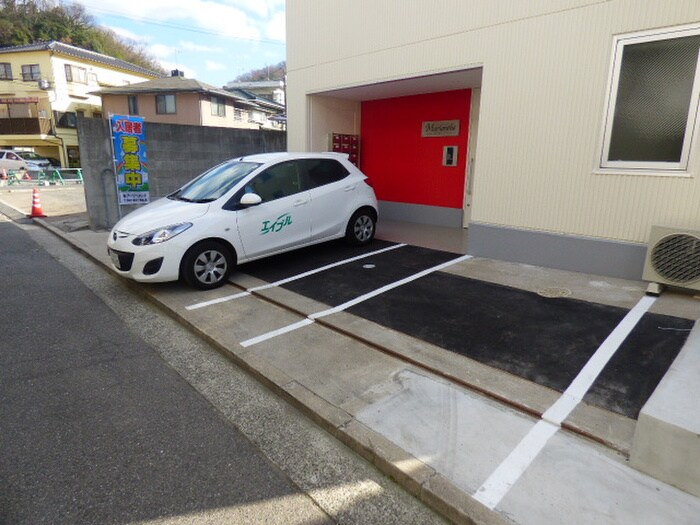 物件外観写真2　(駐車場)