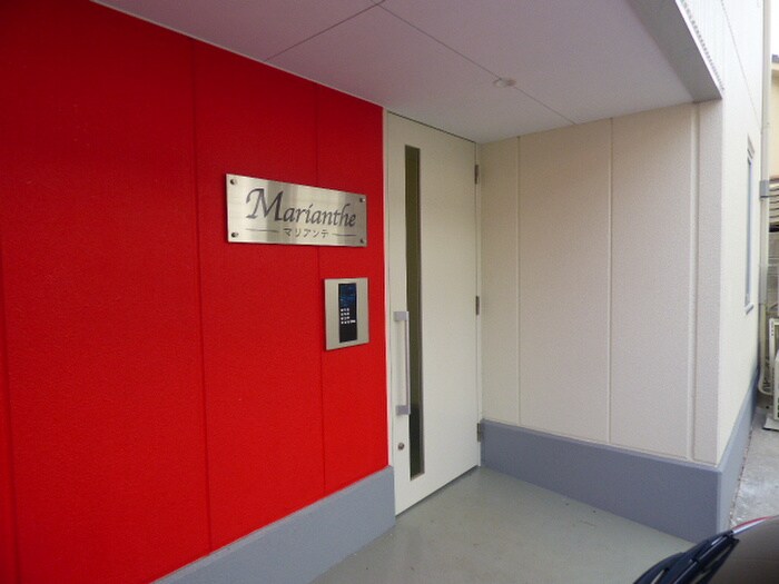 物件外観写真4　(エントランス部分)