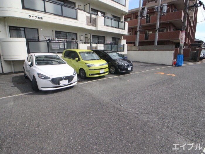 物件外観写真2　(駐車場)