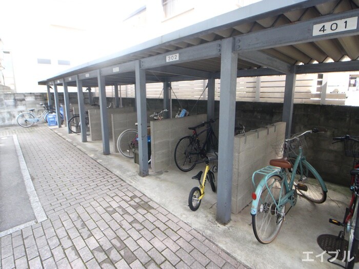 物件外観写真5　(駐輪場)