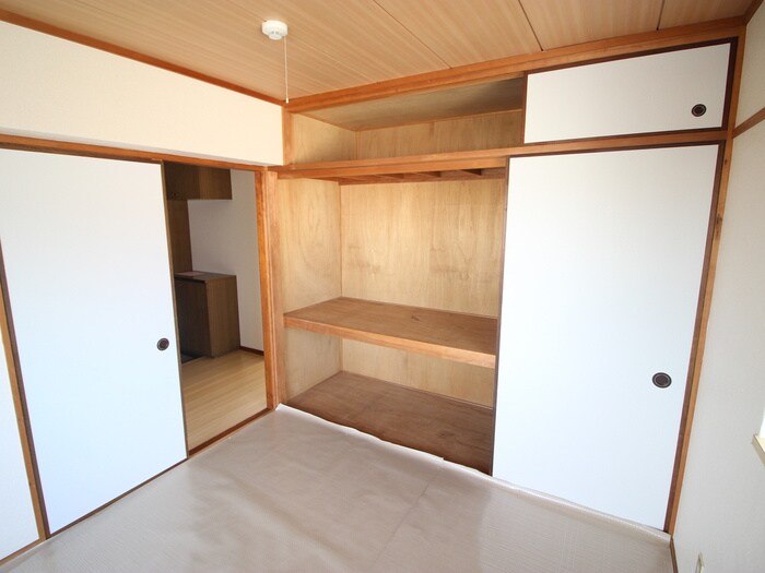 物件内観写真12　(収納)