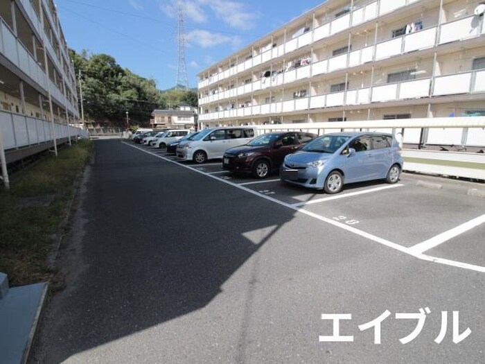 物件外観写真2　(駐車場)