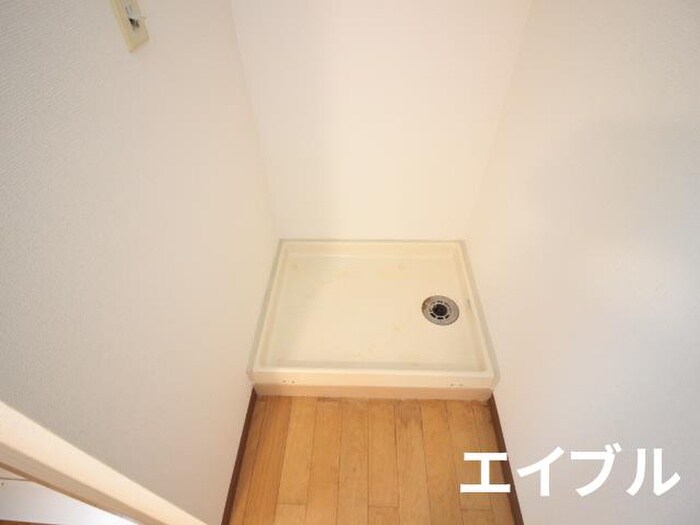 物件内観写真12　(洗濯機置場)