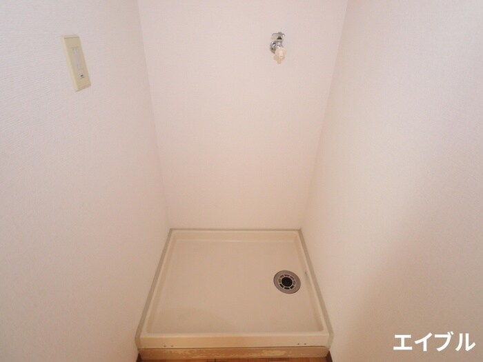 物件内観写真12　(洗濯機置場)