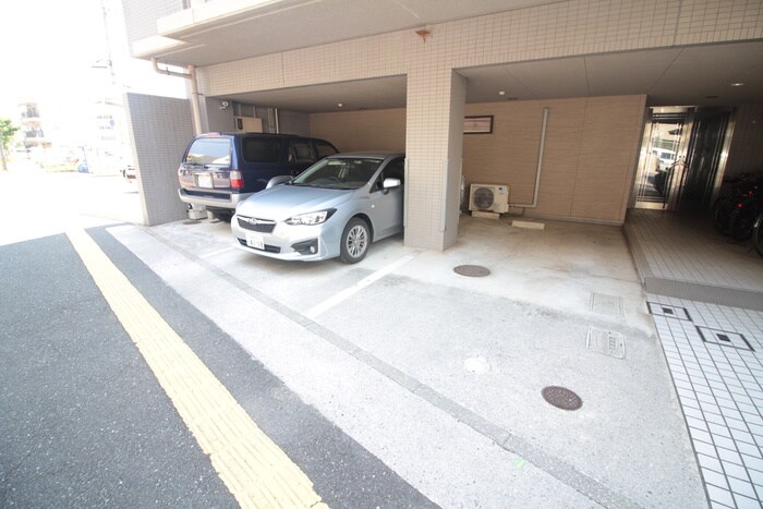 物件外観写真6　(駐車場)