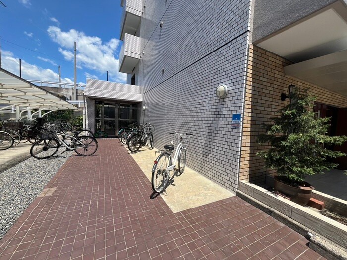 物件外観写真6　(駐輪場)