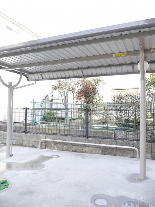 物件外観写真2　(駐輪場)