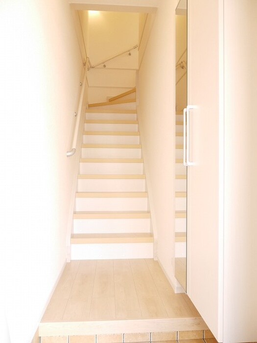 物件内観写真11　(玄関)