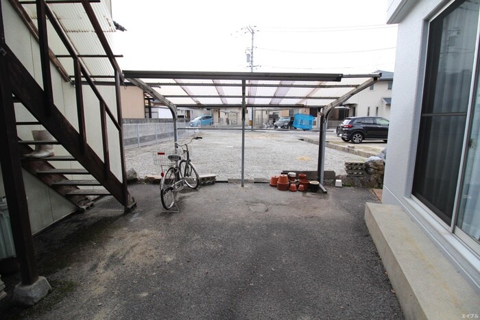 物件外観写真2　(駐輪場)
