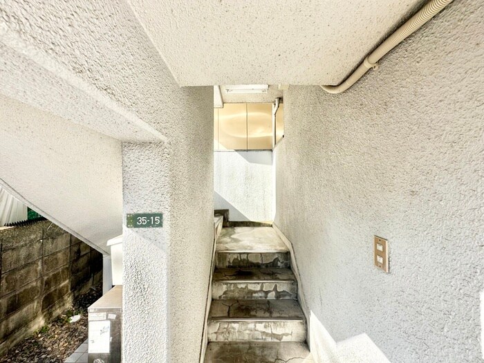 物件外観写真5　(エントランス部分)