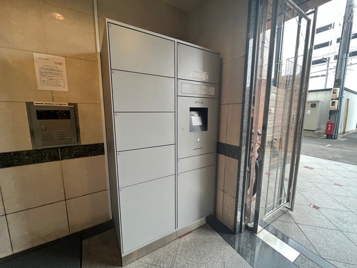 物件外観写真4　(エントランス部分)