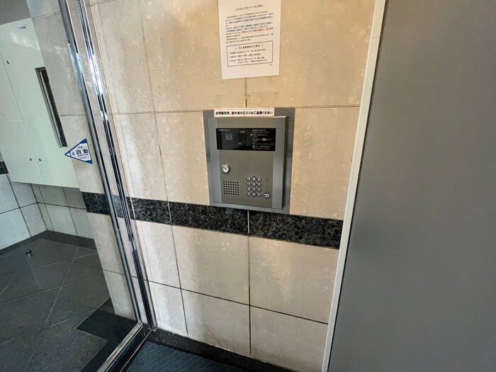 物件外観写真5　(エントランス部分)