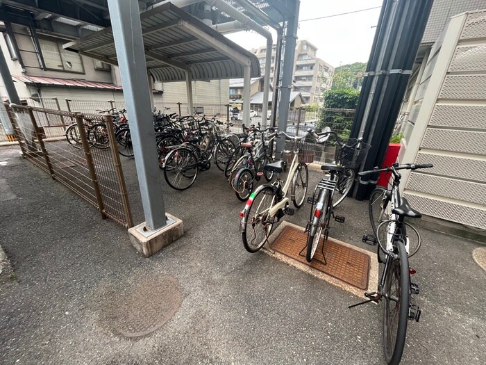 物件外観写真6　(駐輪場)
